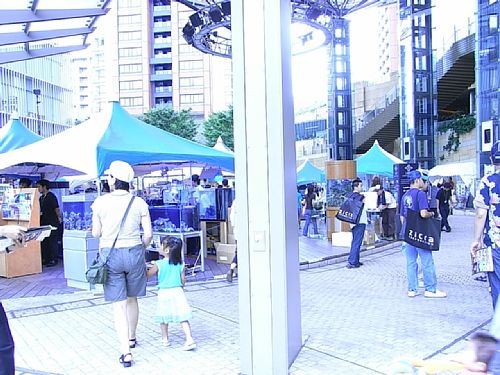 �Z�{�؃q���Y�����A�N�A���I�|�e��Ƃ̃u�[�X���������т܂���