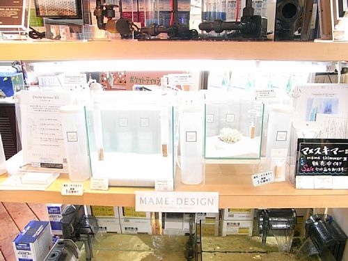 �}���f�U�C���̃u�[�X