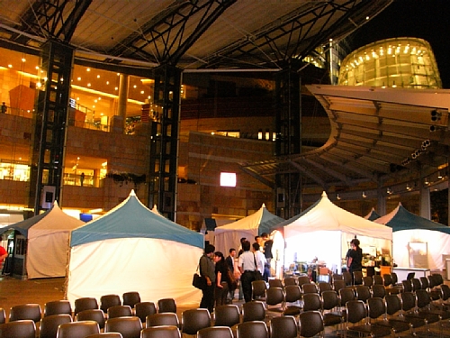 �����A�N�A���I�Q�O�O�V�̏I��