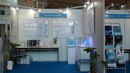 �}���f�U�C���u�[�X